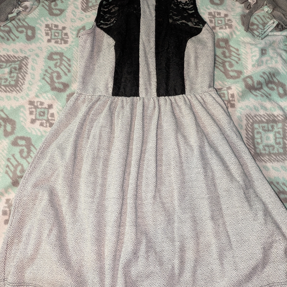 Elegant Black and Gray Midi Dress